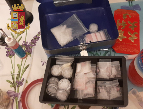Arrestati due pusher cinesi con oltre 2 kg e mezzo di shaboo, droga dagli effetti devastanti