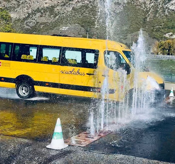 Guida sicura per scuolabus e Protezione Civile: al via i corsi della Regione