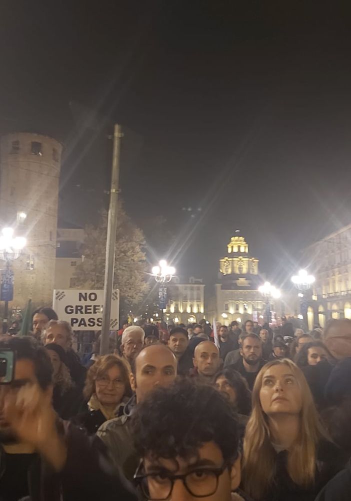 &quot; L'infame tessera verde: dalla protesta alla proposta&quot;: manifestazione no green pass a Torino