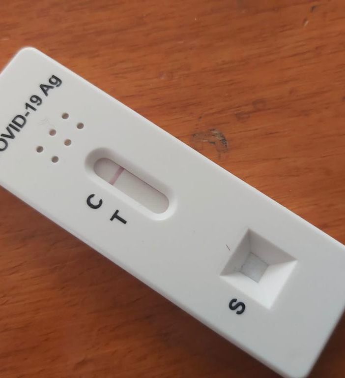 Uscita dalla quarantena per i contatti stretti: liberi subito dopo tampone negativo