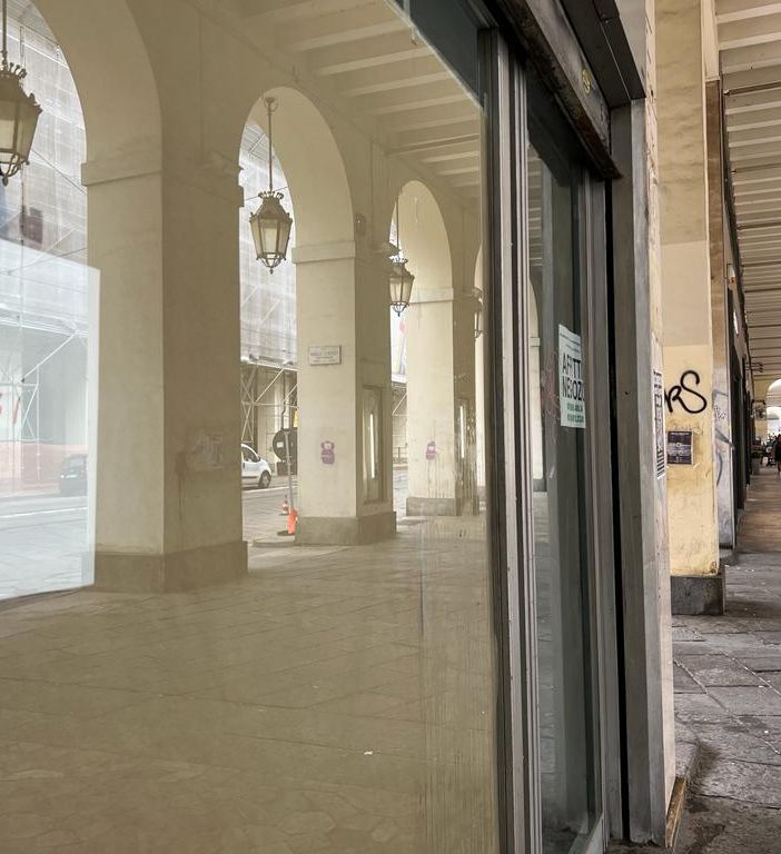 Dal 2012 ad oggi spariti 100mila negozi e 16mila imprese di commercio ambulante