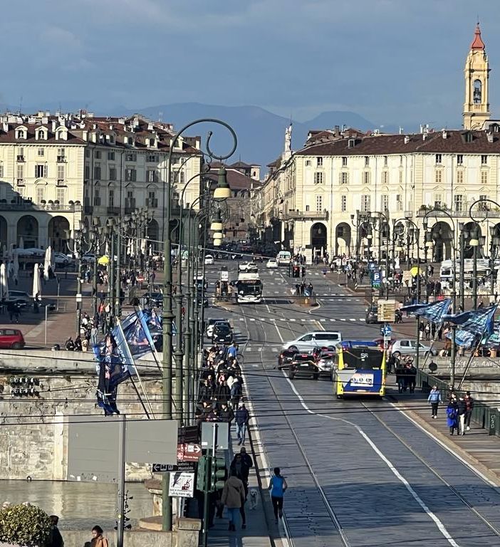 Commercio, turismo e servizi a Torino: si tiene duro, nonostante tutto. E contro il degrado urbano si può fare di più