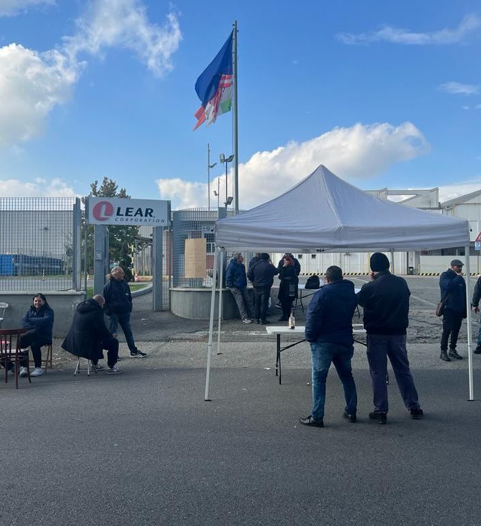 Lear di Grugliasco: sciopero e assemblea permanente per avere un futuro [video]