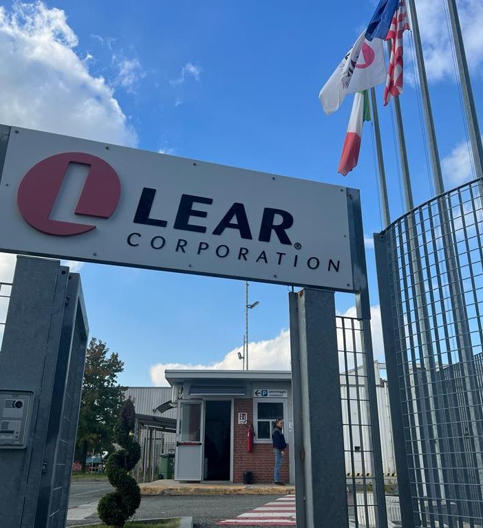 Lear di Grugliasco, situazione sempre più preoccupante: l'azienda ammette la chiusura totale o parziale
