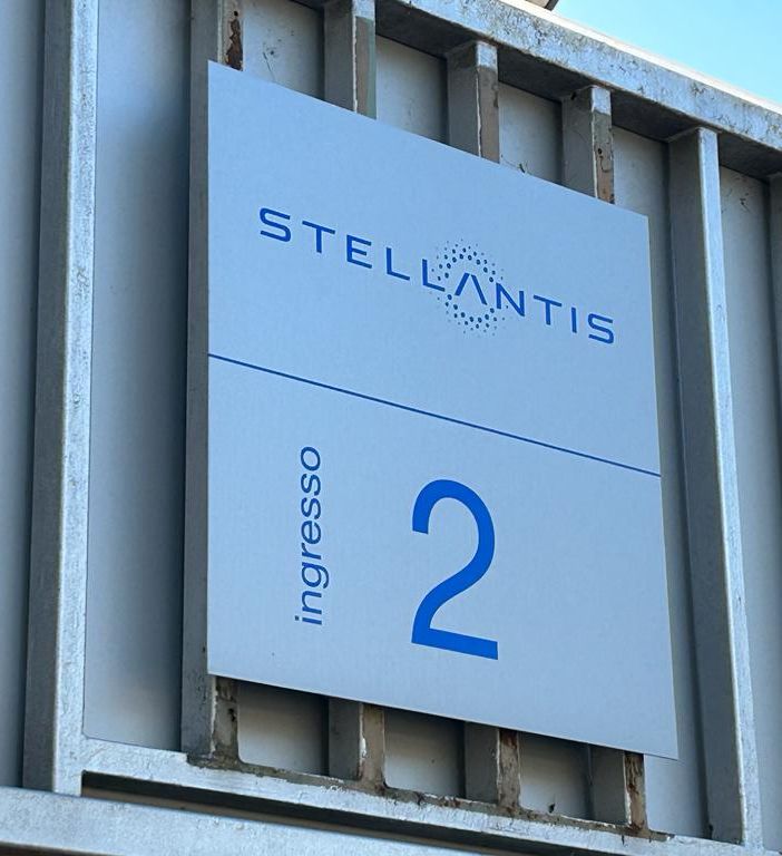 Fiom: “Rimane aperta la domanda: Stellantis  investe o chiude? Ci confrontiamo se i 6 miliardi  garantiscono la produzione in tutti gli stabilimenti”