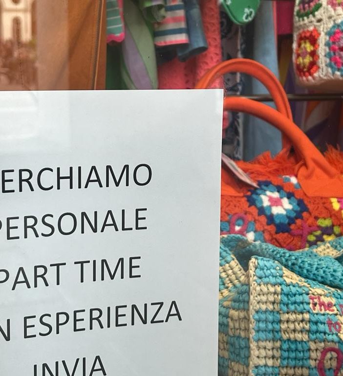 Occupazione in Piemonte a gennaio 2024: cresce la domanda sia nei servizi che nell'industria, metà dei contratti a tempo determinato
