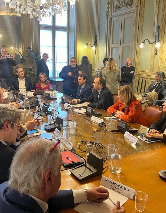 Il tavolo torinese per l'automotive in cui non ci sono novità e ognuno recita a soggetto