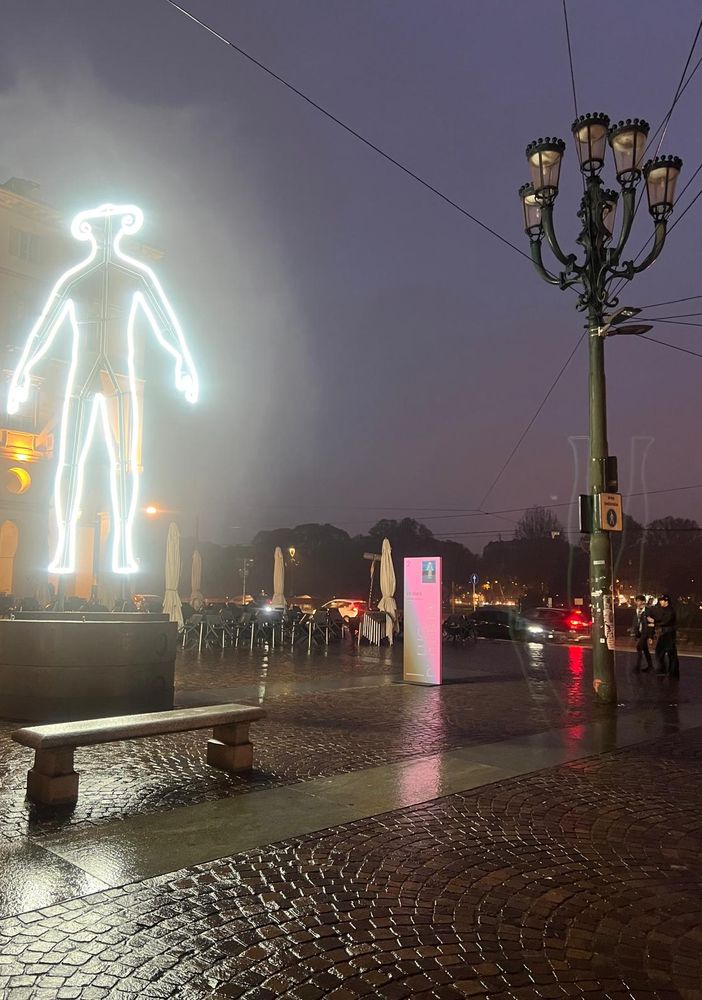 Luci d'Artista, in piazza Vittorio si inaugura VR MAN di Andreas Angelidakis [video]