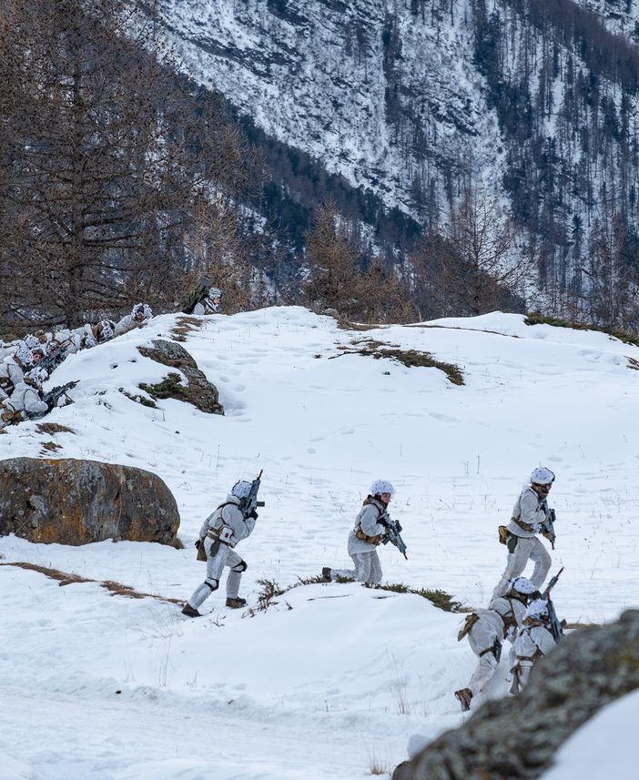 Esercitazione “Volpe Bianca” in val Susa: gli alpini pronti ad operare anche in clima artico