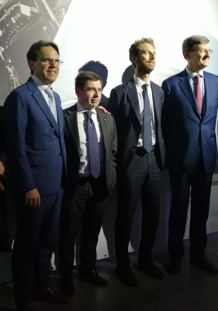 Il ministro Colao ha visitato il quartier generale di Leonardo in corso Marche a Torino