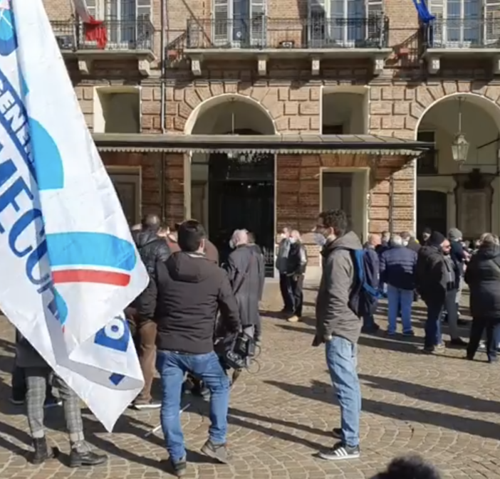 Lavoratori ex Embraco di nuovo in piazza