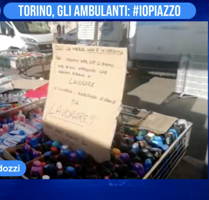 Torino, gli ambulanti: #iopiazzo