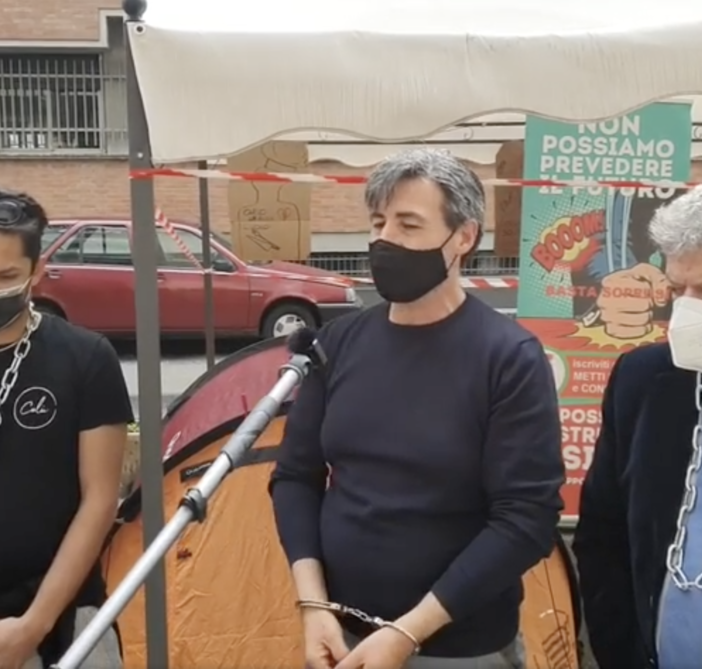 &quot;Continuo lo sciopero della fame fino a quando non cambia la situazione. Io da qui non mi muovo&quot;