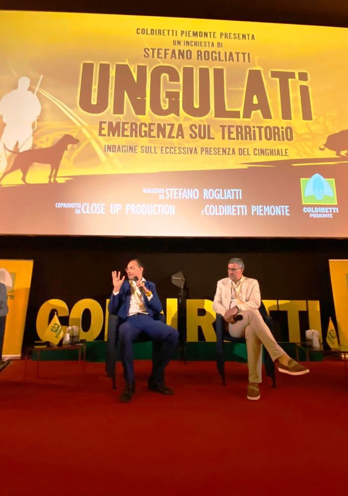 Al tavolo dei relatori, Roberto Moncalvo presidente di Coldiretti Piemonte, Bruno Rivarossa Delegato Confederale e Stefano Rogliatti, giornalista estensore dell'inchiesta presentata oggi a Torino