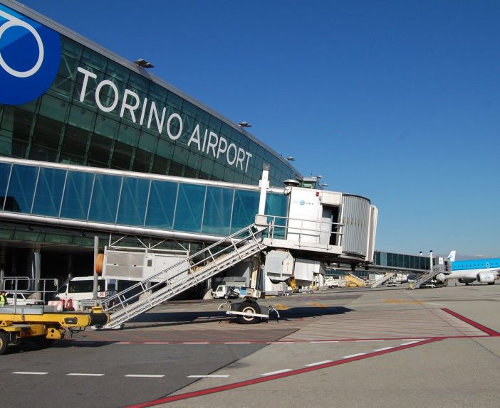 Dal treno all'aereo e viceversa, a Caselle il servizio di collegamento tra stazione e aeroporto diventa per tutti