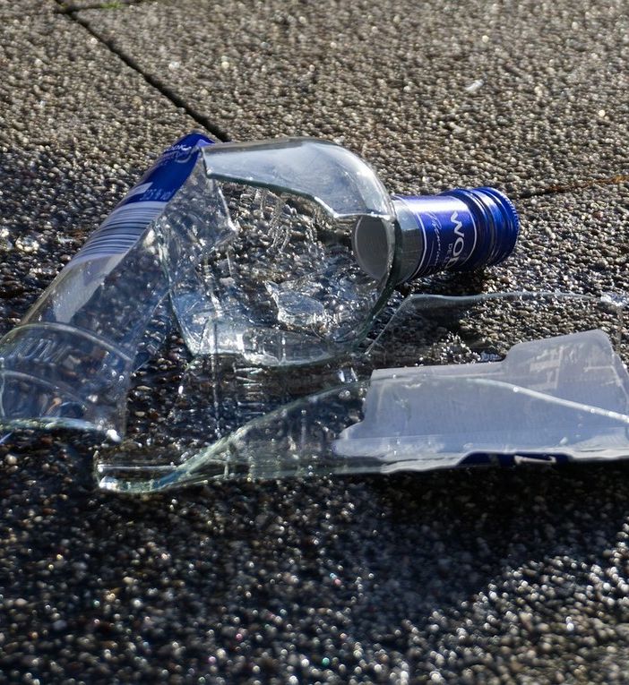 A Torino vietato vendere bevande in contenitori di vetro e metallo dopo le ore 21