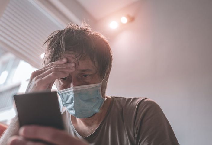 Il Covid è anche disagio psichico. Sulle persone, soprattutto i più giovani e fragili, ha effetti a lungo termine, che portano alla depressione e in taluni casi persino al suicidio
