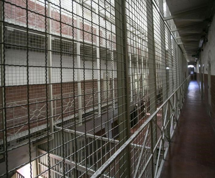 Sovraffollamento, sucidi e minori: parla il Garante delle persone detenute