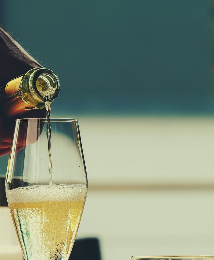 Meno vino a tavola, colpa del Codice della Strada