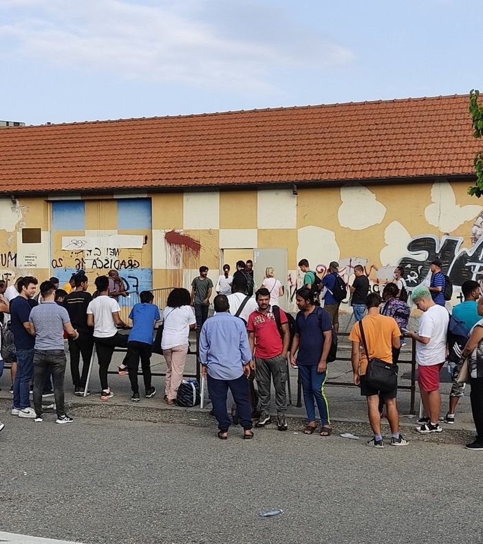 Immigrazione, l'ufficio di corso Verona non è più adatto: incuria e abbandono pregiudicano la sicurezza di lavoratori e utenti