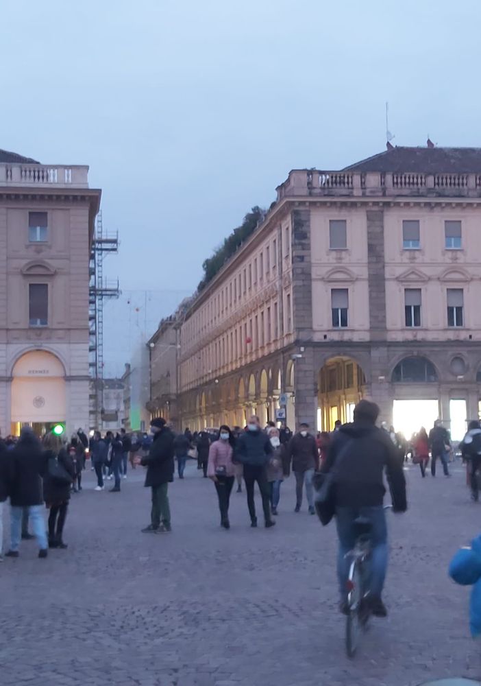 Torino è arancione ma con più misure antiassembramento e controlli nei punti di accesso alla città