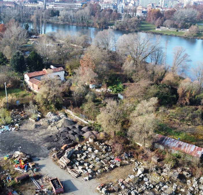 Discariche abusive di rifiuti nel torinese Parco del Meisino