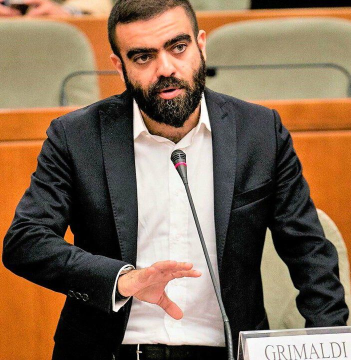 Grimaldi, Verdi: ”Siamo davanti a un giudizio universale climatico, basta bugie sulla fine del motore endotermico”
