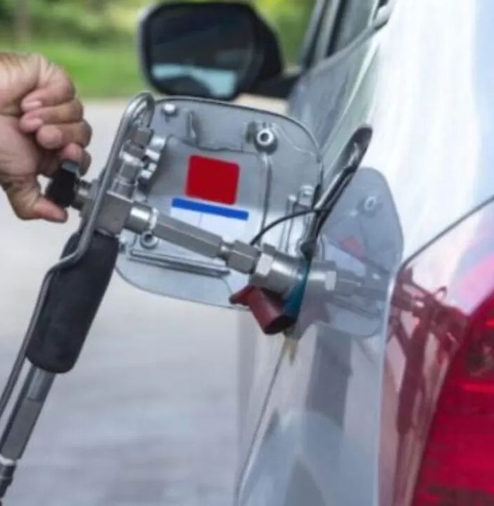 Aspettarsi impennate nella vendita di auto elettriche è utopia, meglio incentivi anche su trasformazione dei motori in Gpl e metano