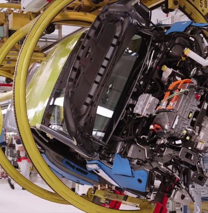 Stellantis, gennaio-marzo 2022: produzione giù del 13,5% rispetto al 2021, cresce il polo torinese con la 500E