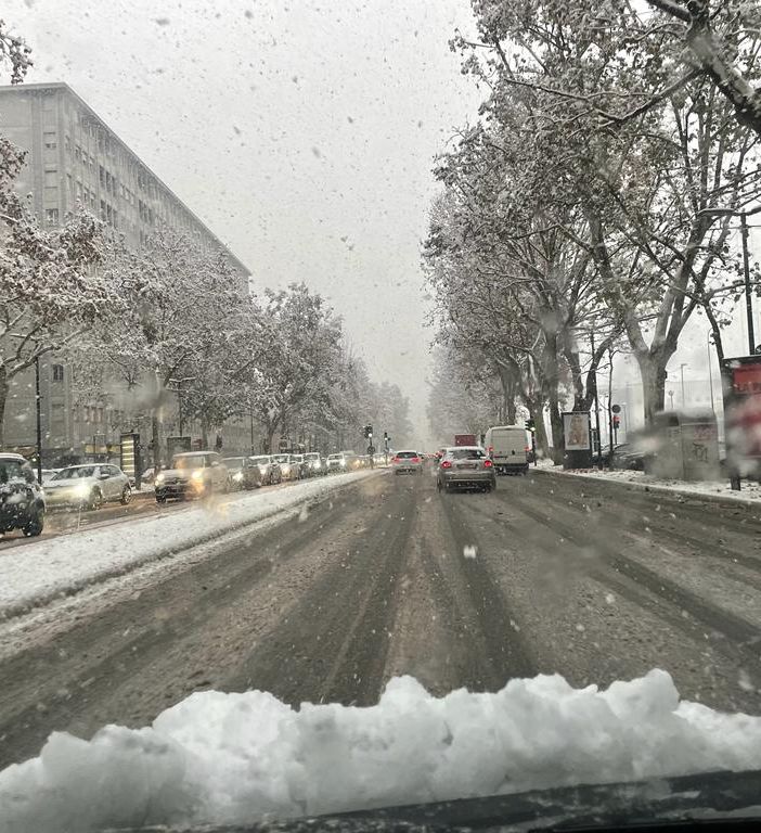 Giovedì arriva (forse) la neve a Torino, temperature in diminuzione e gelate notturne. In città pronto il Piano neve