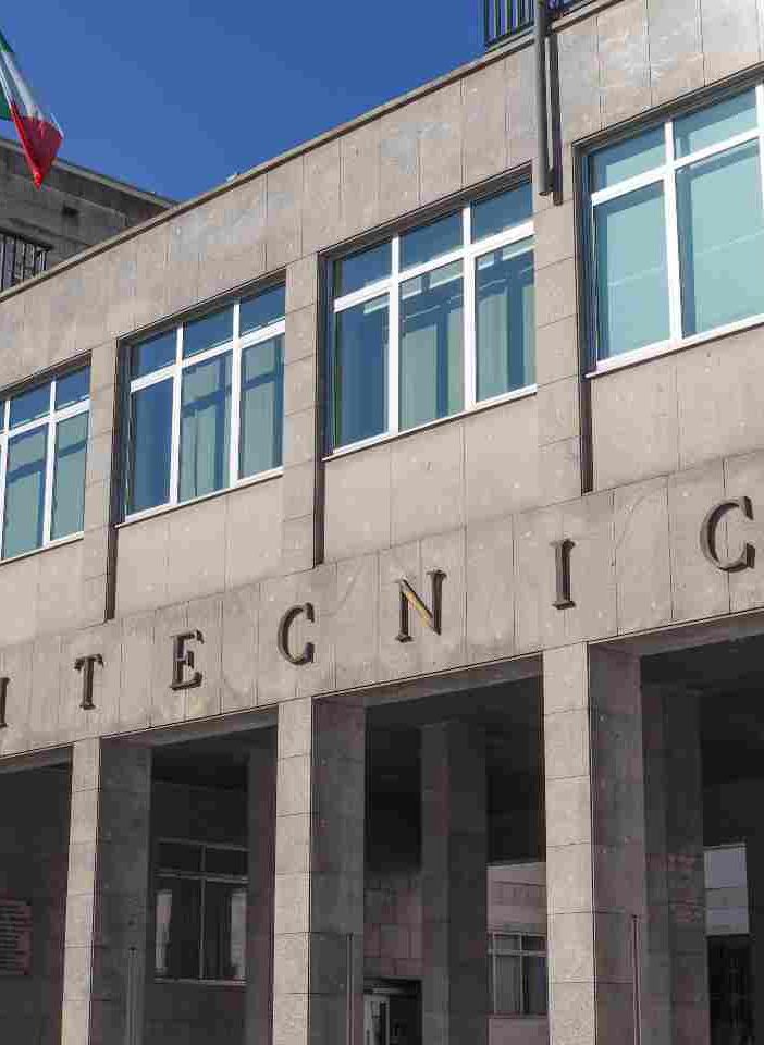 Gli studenti tornano al Politecnico di Torino. Si comincia con i tesisti.