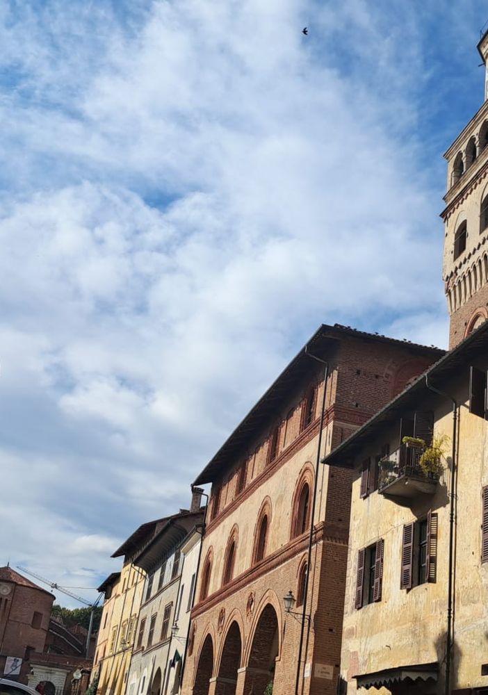 Gli aspetti meno noti delle “Smart cities” e la cautela in questioni di salute: gli appuntamenti di Saluzzo che r-Esiste