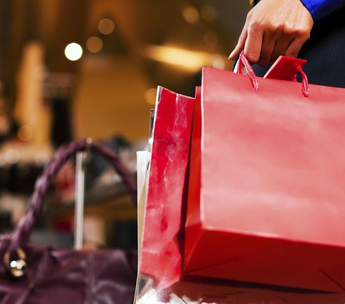 L'inflazione spegne il Natale: in Piemonte -18% per i regali. Peggio del 2021