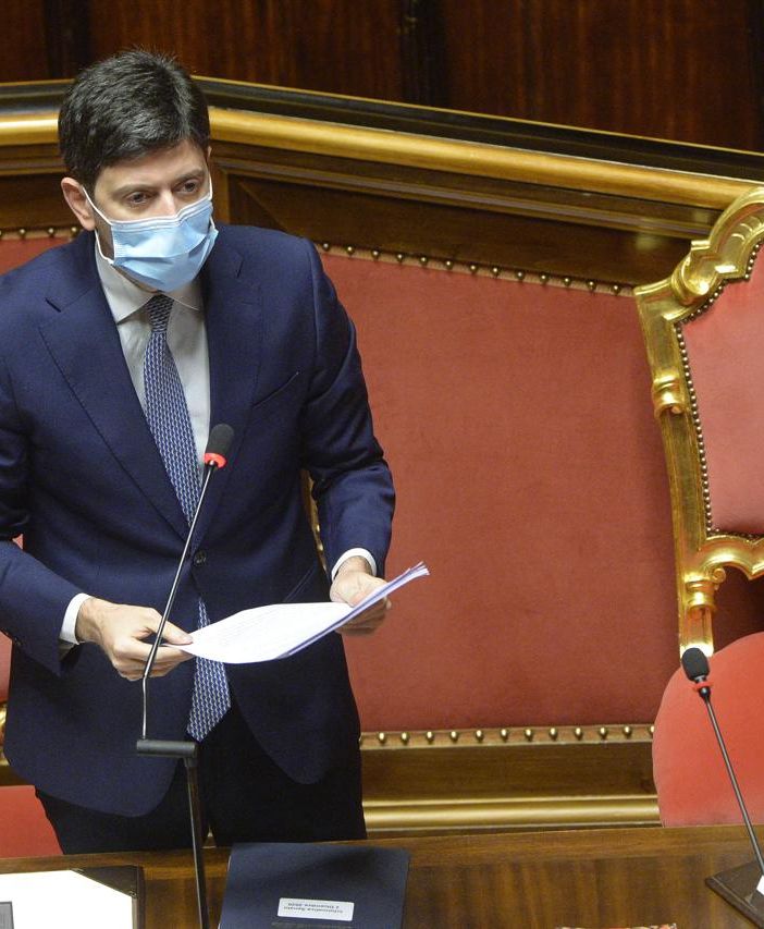 Il ministro Speranza: da gennaio i primi vaccini, il cuore della campagna vaccinale tra la prossima primavera e l'estate