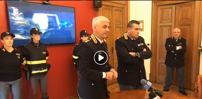 36 stranieri irregolari stipati in un furgone