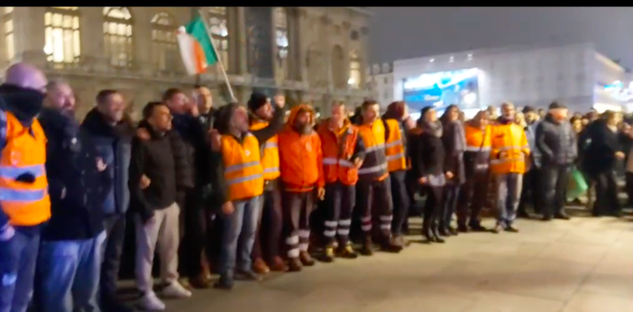 Anche i portuali di Genova e Trieste al corteo no green pass a Torino