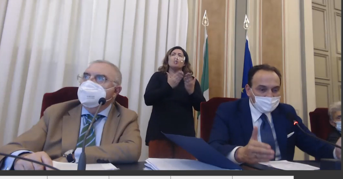 Misure anti Covid: in Piemonte didattica a distanza al 50% alle superiori e centri commerciali chiusi nel fine settimana Misure anti Covid: in Piemonte didattica a distanza al 50% alle superiori e centri commerciali chiusi nel fine settimana