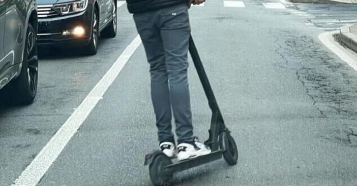 Rapine in monopattino, la polizia arresta un ventenne tunisino Rapine in monopattino, la polizia arresta un ventenne tunisino