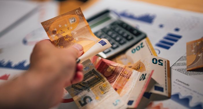 Risparmi dello Stato mangiati dall’aumento del tasso d’interesse della BCE. Di Carlo Manacorda*