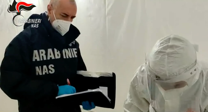Positivi dopo il tampone ma non era vero: i Nas chiudono 21 punti prelievo per tamponi rapidi Positivi dopo il tampone ma non era vero: i Nas chiudono 21 punti prelievo per tamponi rapidi