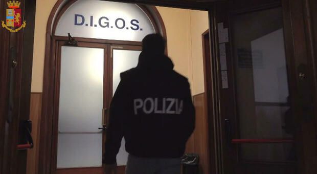 Perquisizioni in tutta Italia per attivisti no vax e no green pass del canale “Basta dittatura”