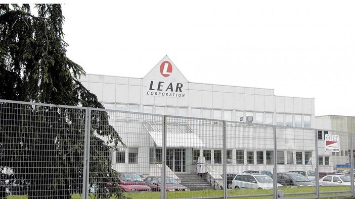 Il futuro della Lear dipende da una incerta commessa di Stellantis ma gli esuberi restano e il 20 scadono gli ammortizzatori Il futuro della Lear dipende da una incerta commessa di Stellantis ma gli esuberi restano e il 20 scadono gli ammortizzatori