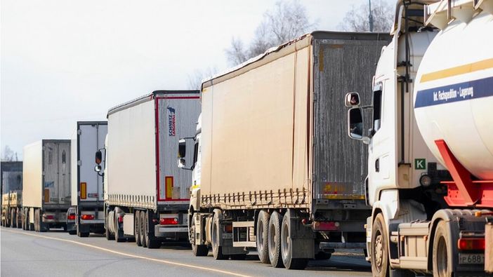 Aumento del prezzo del carburante, pedaggi, rallentamento e viabilità a singhiozzo: autotrasporto in ginocchio