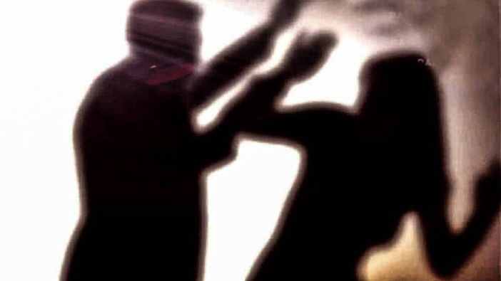 Torino, conosce il compagno su Facebook: tre episodi di violenza in 20 giorni di frequentazione Torino, conosce il compagno su Facebook: tre episodi di violenza in 20 giorni di frequentazione