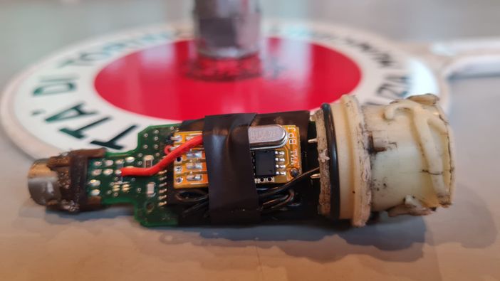 Il camion risultava fermo ma viaggiava: patente ritirata e 5mila euro di multa Il camion risultava fermo ma viaggiava: patente ritirata e 5mila euro di multa