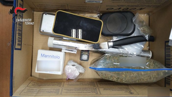 Spaccio a gestione familiare, i carabinieri arrestano nove persone a Carmagnola Spaccio a gestione familiare, i carabinieri arrestano nove persone a Carmagnola
