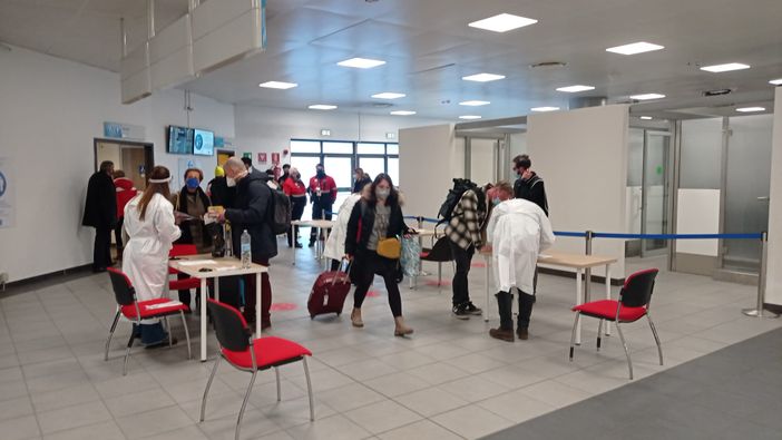 Più controlli sanitari sui passeggeri in arrivo a Caselle e Levaldigi