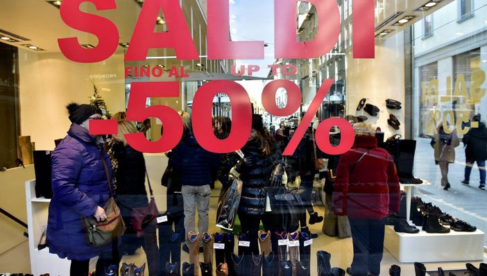 Saldi, a Torino avvio soft: scontrino medio intorno ai 140 euro. Regge solo il centro, in affanno la periferia