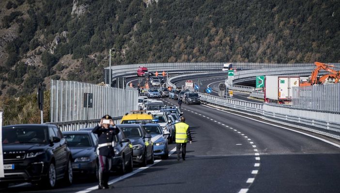 Salerno – Reggio Calabria da esempio di spreco a top road ipertecnologica