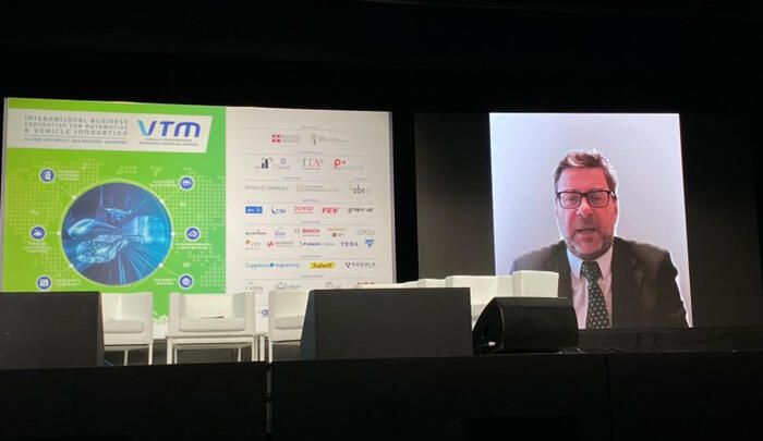 Alle Ogr di Torino il futuro dei trasporti con VTM, convention internazionale a cui partecipano 300 aziende dell'automotive. Giorgetti: “Finalmente l'automotive nella scena politica” Alle Ogr di Torino il futuro dei trasporti con VTM, convention internazionale a cui partecipano 300 aziende dell'automotive. Giorgetti: “Finalmente l'automotive nella scena politica”
